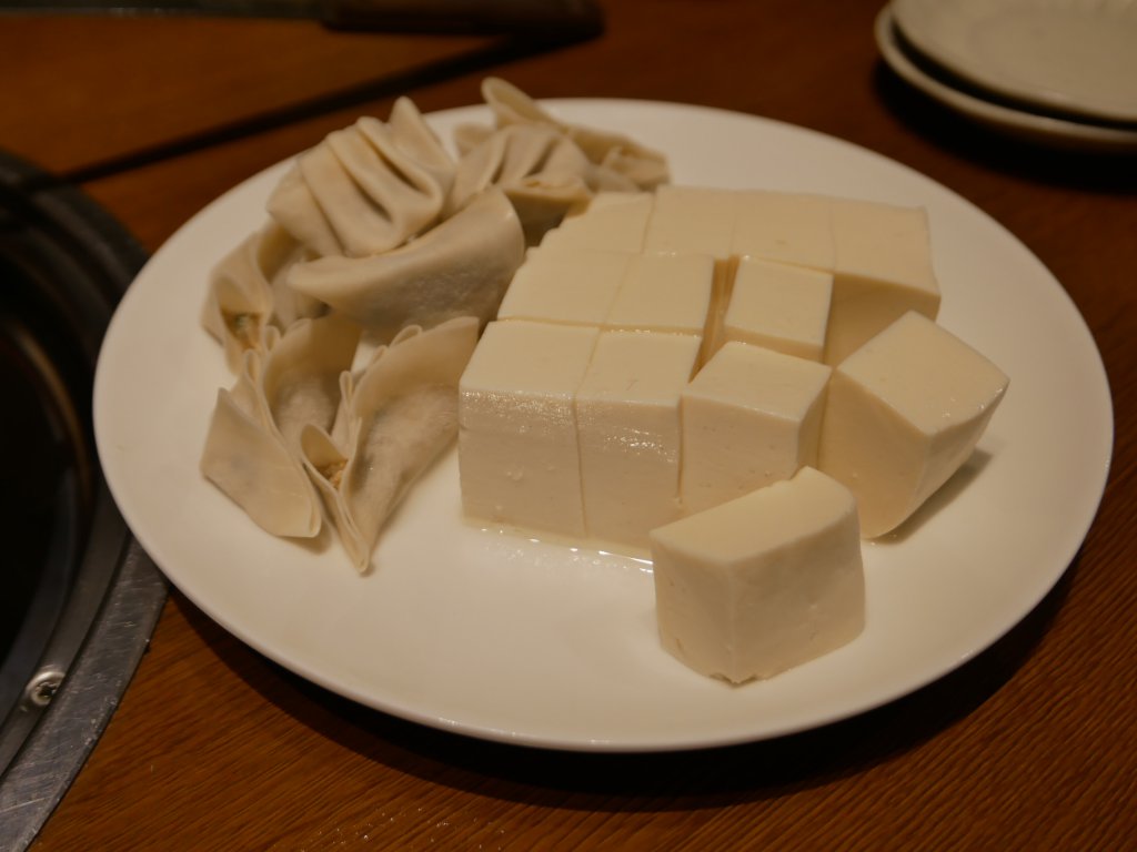 追加の豆腐と餃子